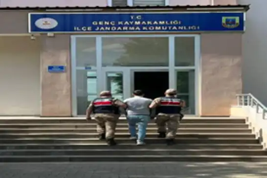  Bingöl’de aranan iki hükümlü yakalanarak cezaevine gönderildi