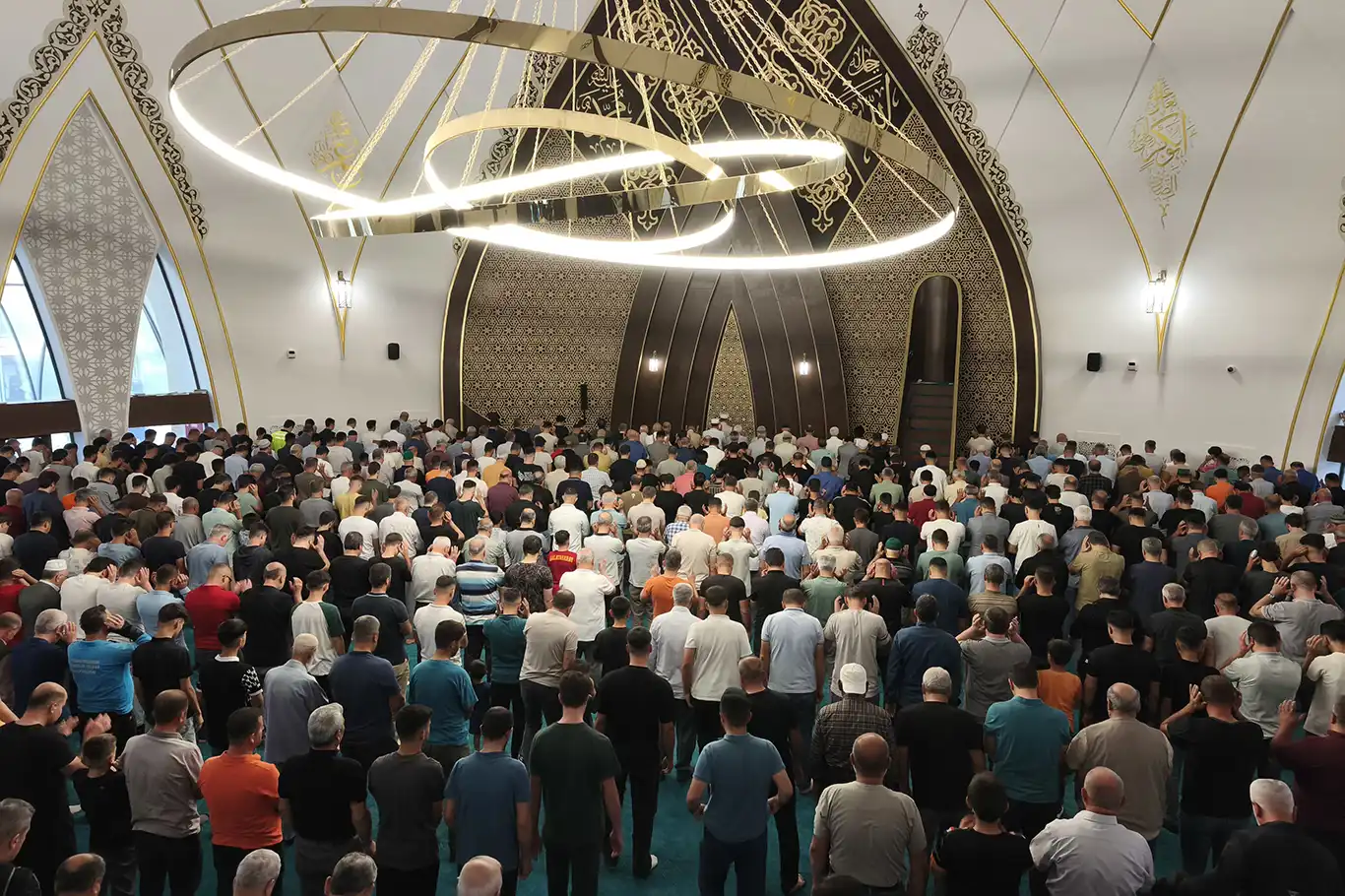 Adıyamanlılar bayram namazında buluştu Adıyamanlılar bayram namazında buluştu