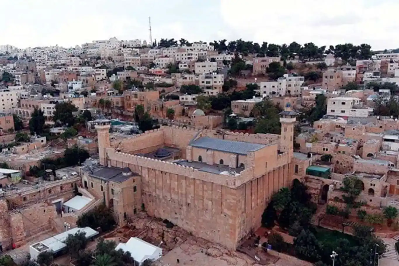 Siyonist rejim, Kurban Bayramı'nın ilk gününde İbrahim Camii'ni teslim etmeyi reddetti Siyonist rejim, Kurban Bayramı'nın ilk gününde İbrahim Camii'ni teslim etmeyi reddetti