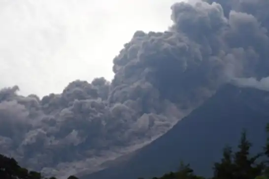 Guatemala'daki Fuego Yanardağı'nda patlama