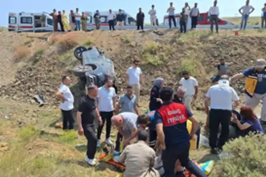 Otomobil şarampole yuvarlandı: 5 yaralı