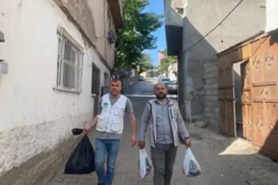 Kahramanmaraş Umut Kervanı muhtaç ailelere kurban eti ulaştırdı