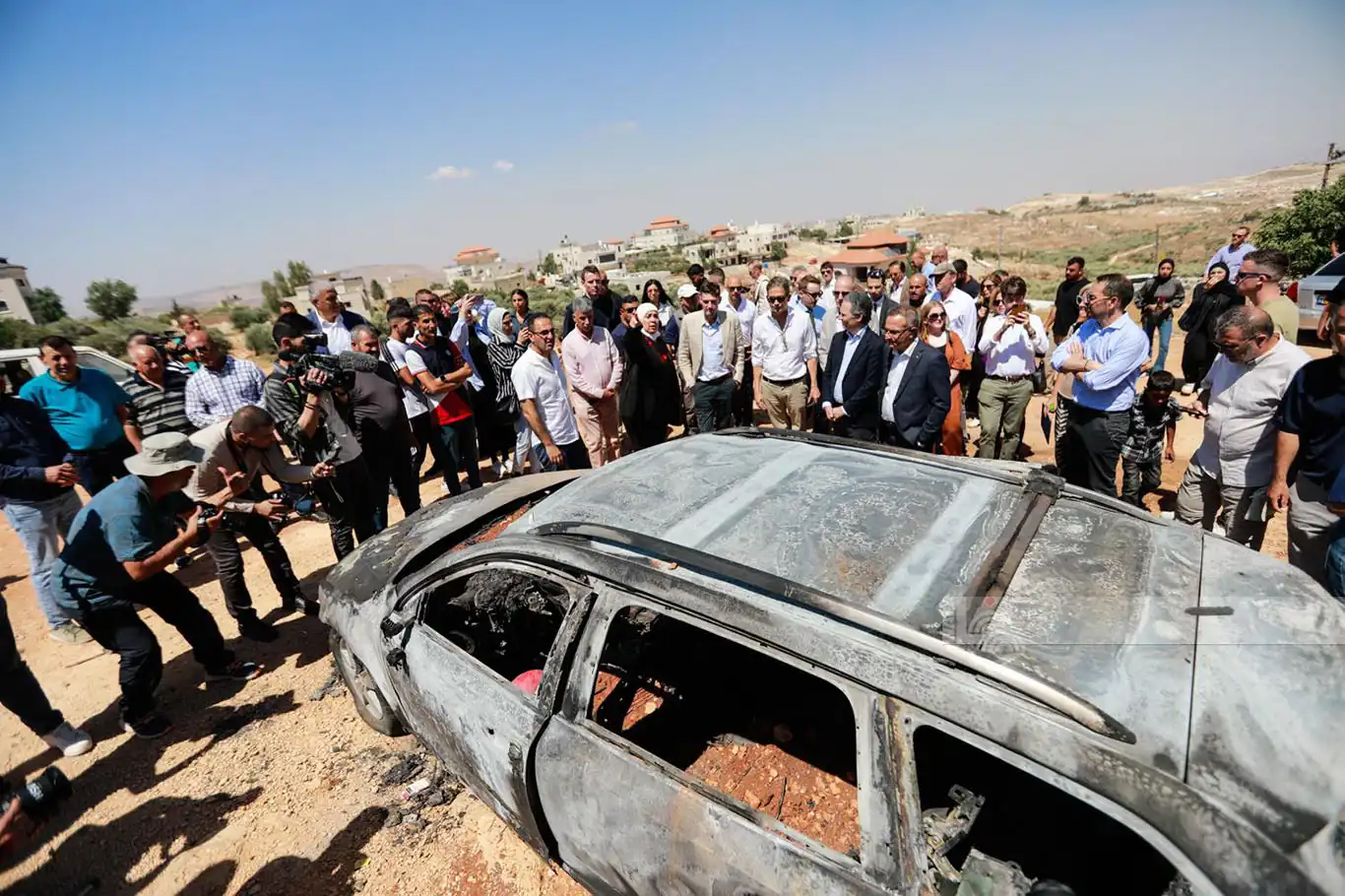 AB ve diplomatlar Kafr Malik'te: İşgalcilerin saldırısı açık bir terör AB ve diplomatlar Kafr Malik'te: İşgalcilerin saldırısı açık bir terör