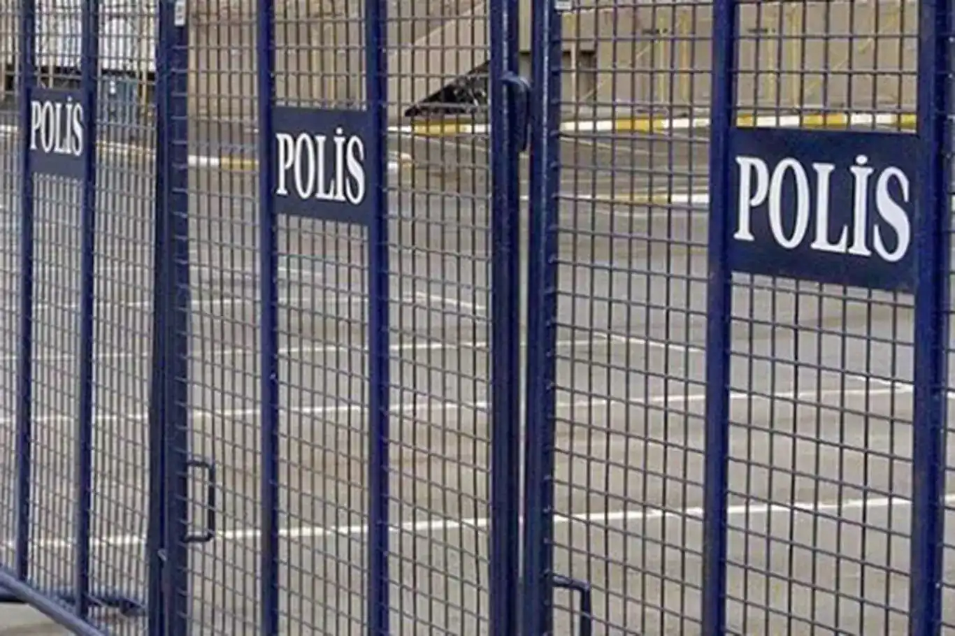 Beyoğlu'nda etkinlik yasağı: Taksim ve çevresi bariyerle kapatıldı