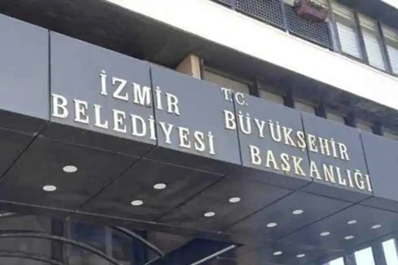 تركيا..توقيف 157 شخصًا بينهم رئيس بلدية سابق ومسؤولون حزبيون في بلدية إزمير الكبرى تركيا..توقيف 157 شخصًا بينهم رئيس بلدية سابق ومسؤولون حزبيون في بلدية إزمير الكبرى