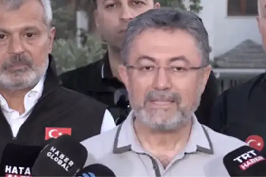 Hatay, İzmir ve Manisa'daki yangınlar kısmen kontrol altında; soğutma çalışmaları sürüyor