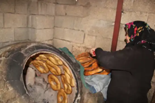 Tandırın başında alın teri: Batmanlı kadınların geçim mücadelesi