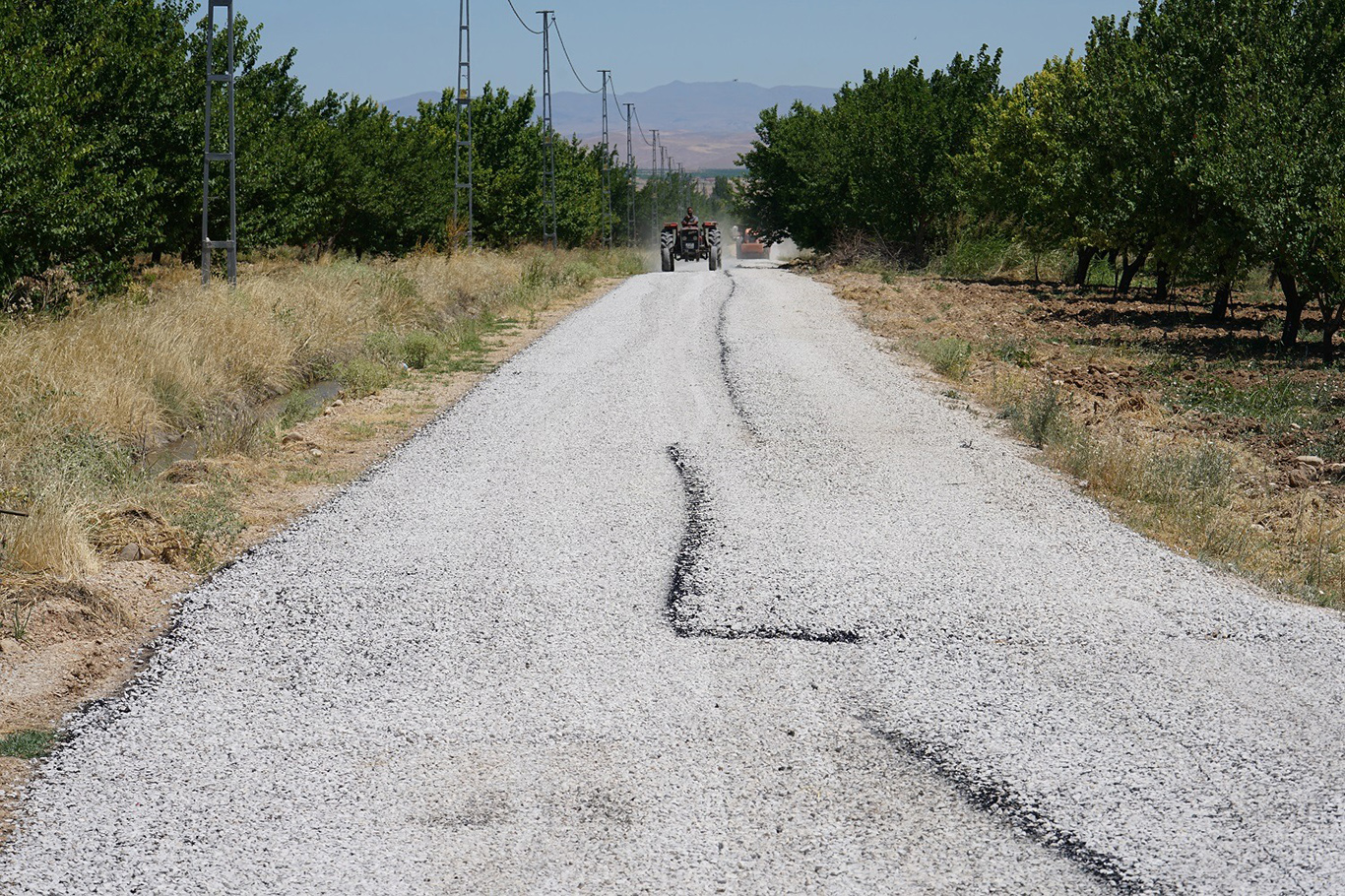 Yeşilyurt Belediyesi'nden kırsalda yol çalışması Yeşilyurt Belediyesi'nden kırsalda yol çalışması