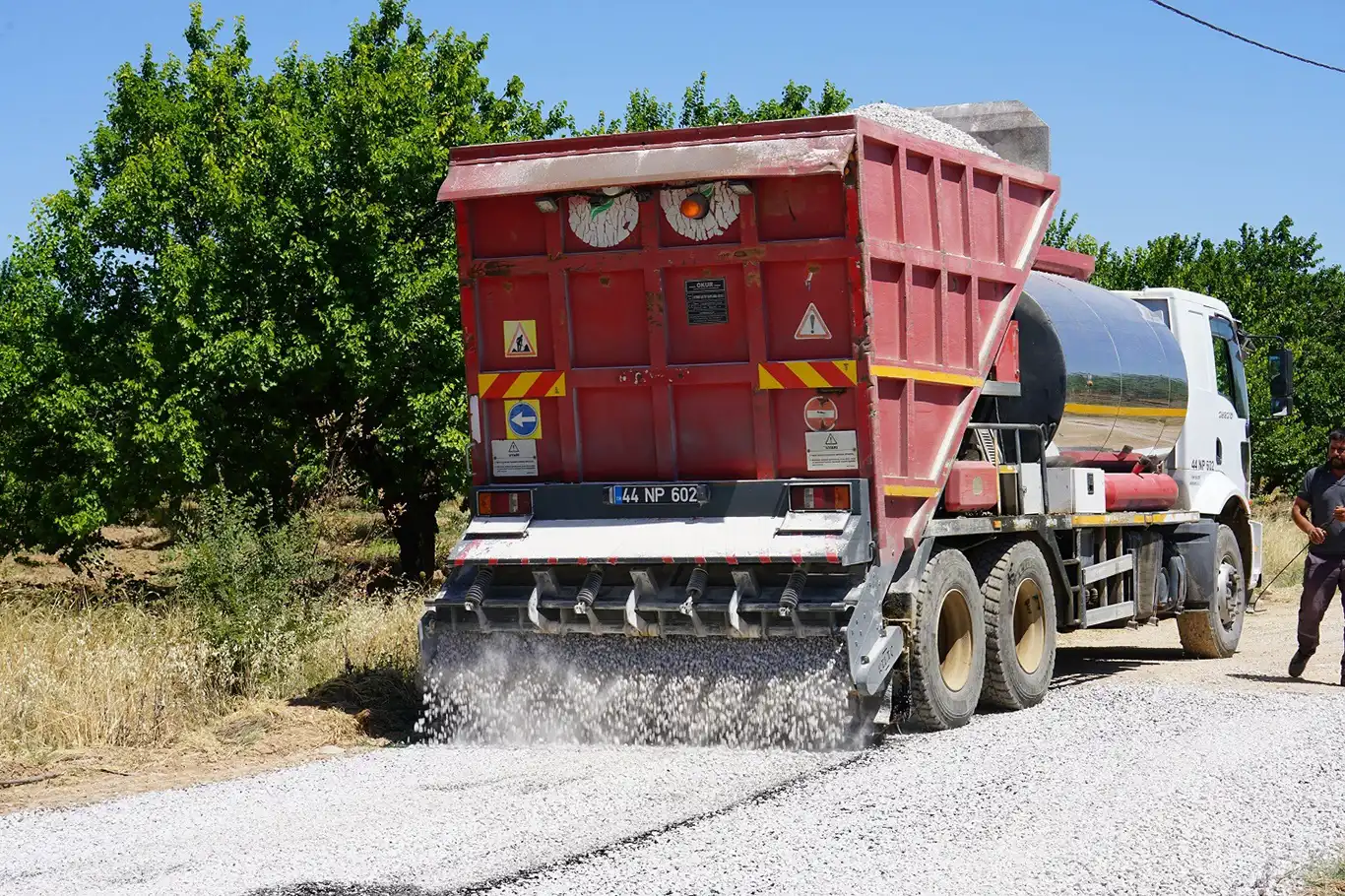 Yeşilyurt Belediyesi'nden kırsalda yol çalışması