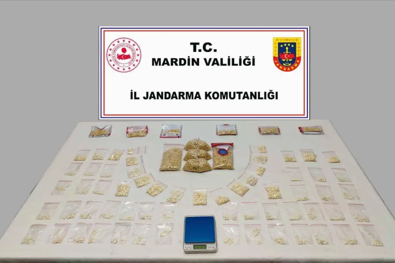 Mardin’de uyuşturucu operasyonu: 11 bin üzerinde captagon hap ele geçirildi Mardin’de uyuşturucu operasyonu: 11 bin üzerinde captagon hap ele geçirildi