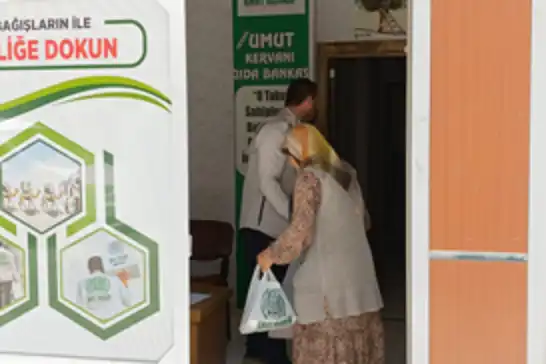 Umut Kervanı Mersin Derneği'nden ihtiyaç sahiplerine gıda ve et desteği