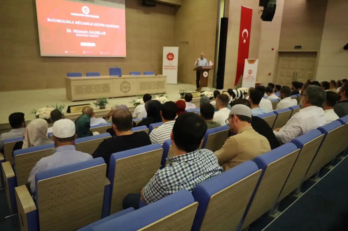 Din görevlilerine bağımlılıkla mücadele eğitim semineri düzenlendi Din görevlilerine bağımlılıkla mücadele eğitim semineri düzenlendi