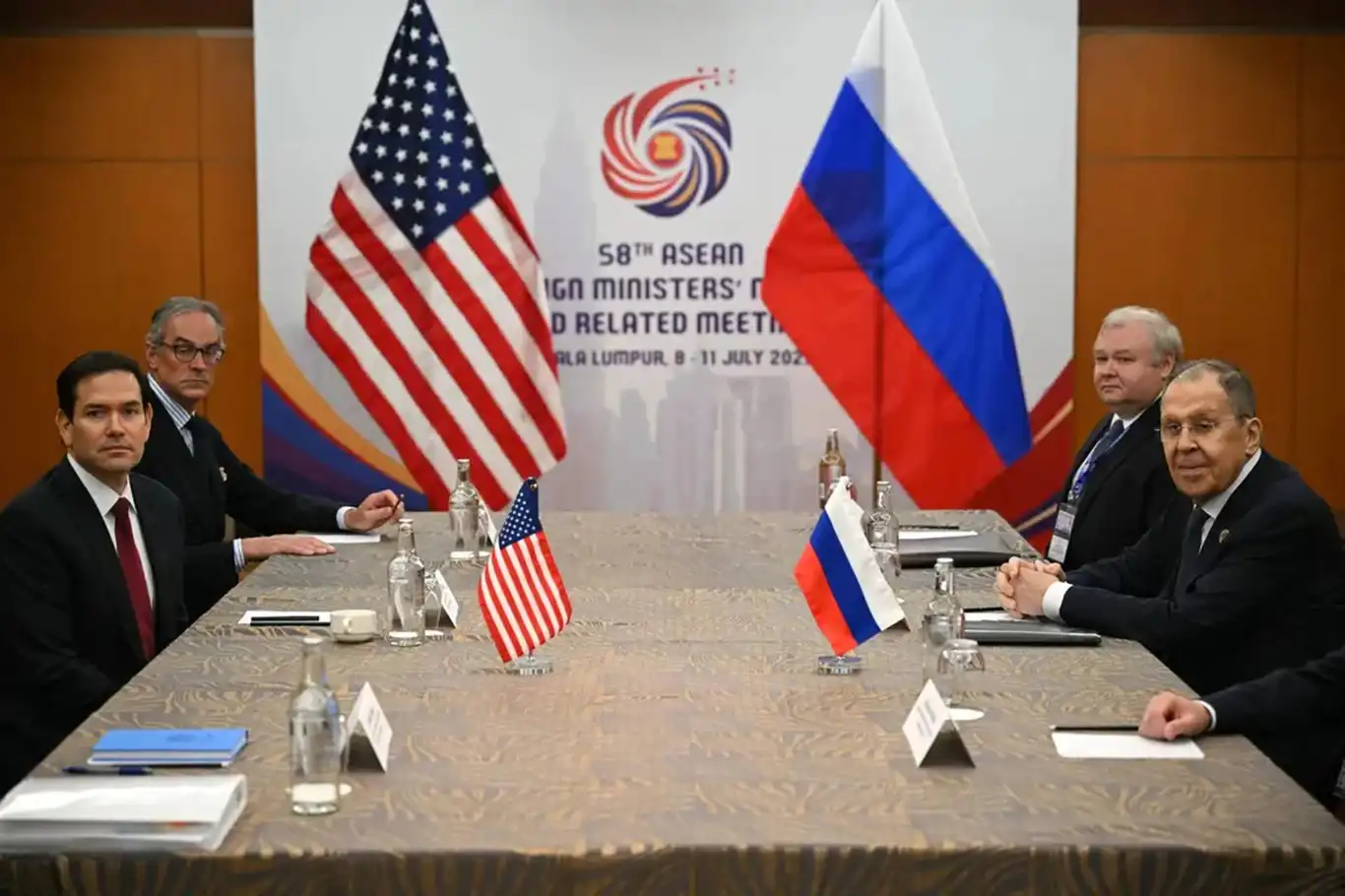 Rubio ile Lavrov Malezya’da bir araya geldi Rubio ile Lavrov Malezya’da bir araya geldi