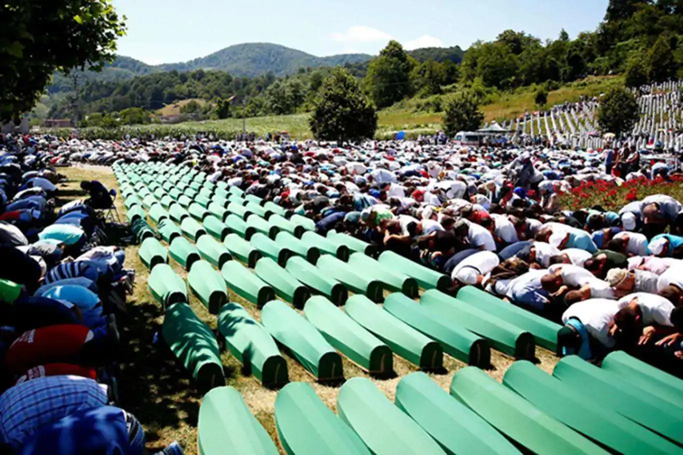 30 sal ji ser Qirkirin û Qetlîama Srebrenîtsayê derbas bûn 30 sal ji ser Qirkirin û Qetlîama Srebrenîtsayê derbas bûn