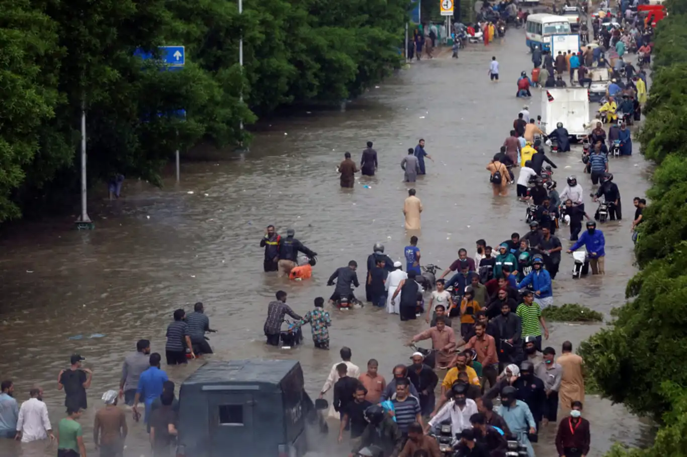 Pakistan'da muson yağışları sele yol açtı: 98 ölü Pakistan'da muson yağışları sele yol açtı: 98 ölü