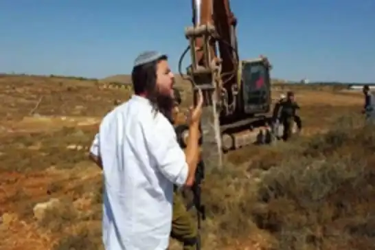 جرافات المستوطنين تقتحم أراضي الفلسطينيين في جنين وأريحا