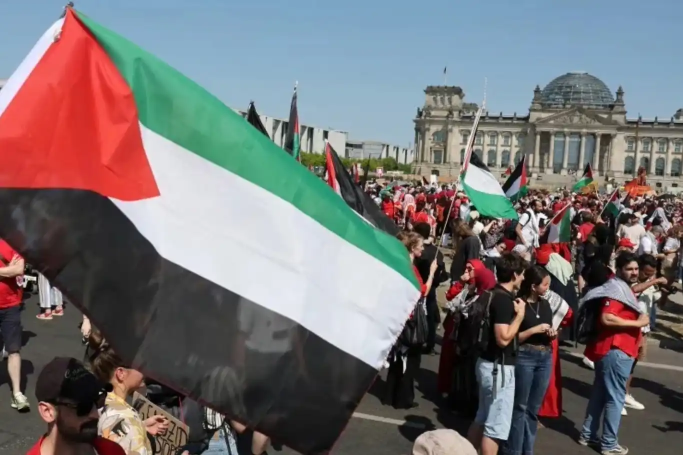 مظاهرات حاشدة في مدن وعواصم أوروبية عديدة رفضا لحرب غزة مظاهرات حاشدة في مدن وعواصم أوروبية عديدة رفضا لحرب غزة