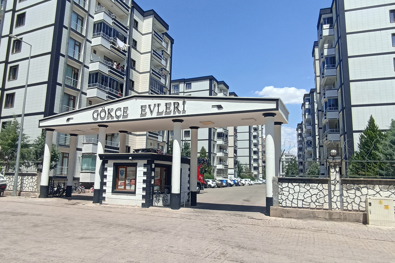 Diyarbakır'da bir sitede yangın paniği Diyarbakır'da bir sitede yangın paniği