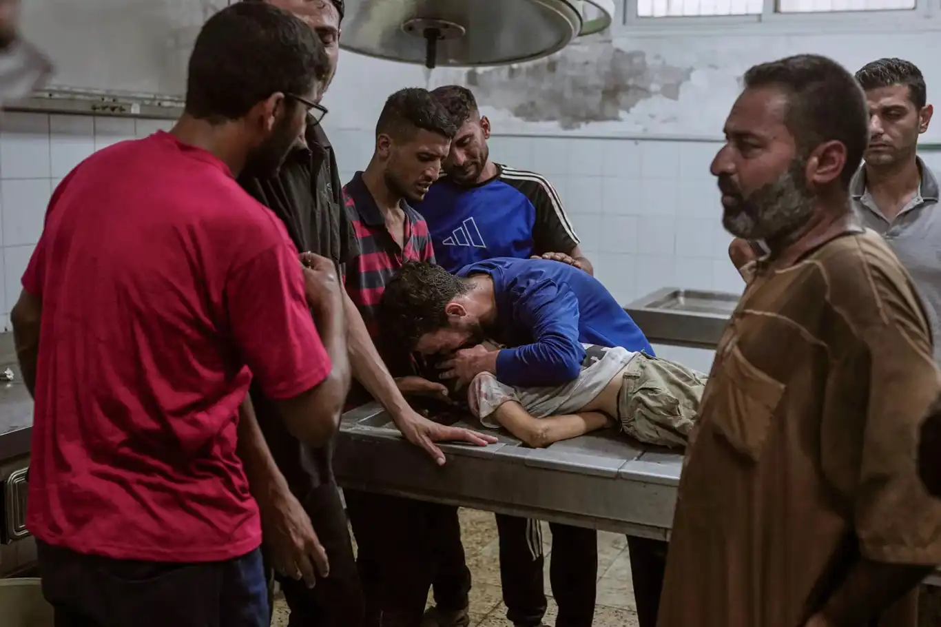 Siyonist işgalcilerden Gazze’de su dağıtım noktasına saldırı: 10 şehit Siyonist işgalcilerden Gazze’de su dağıtım noktasına saldırı: 10 şehit