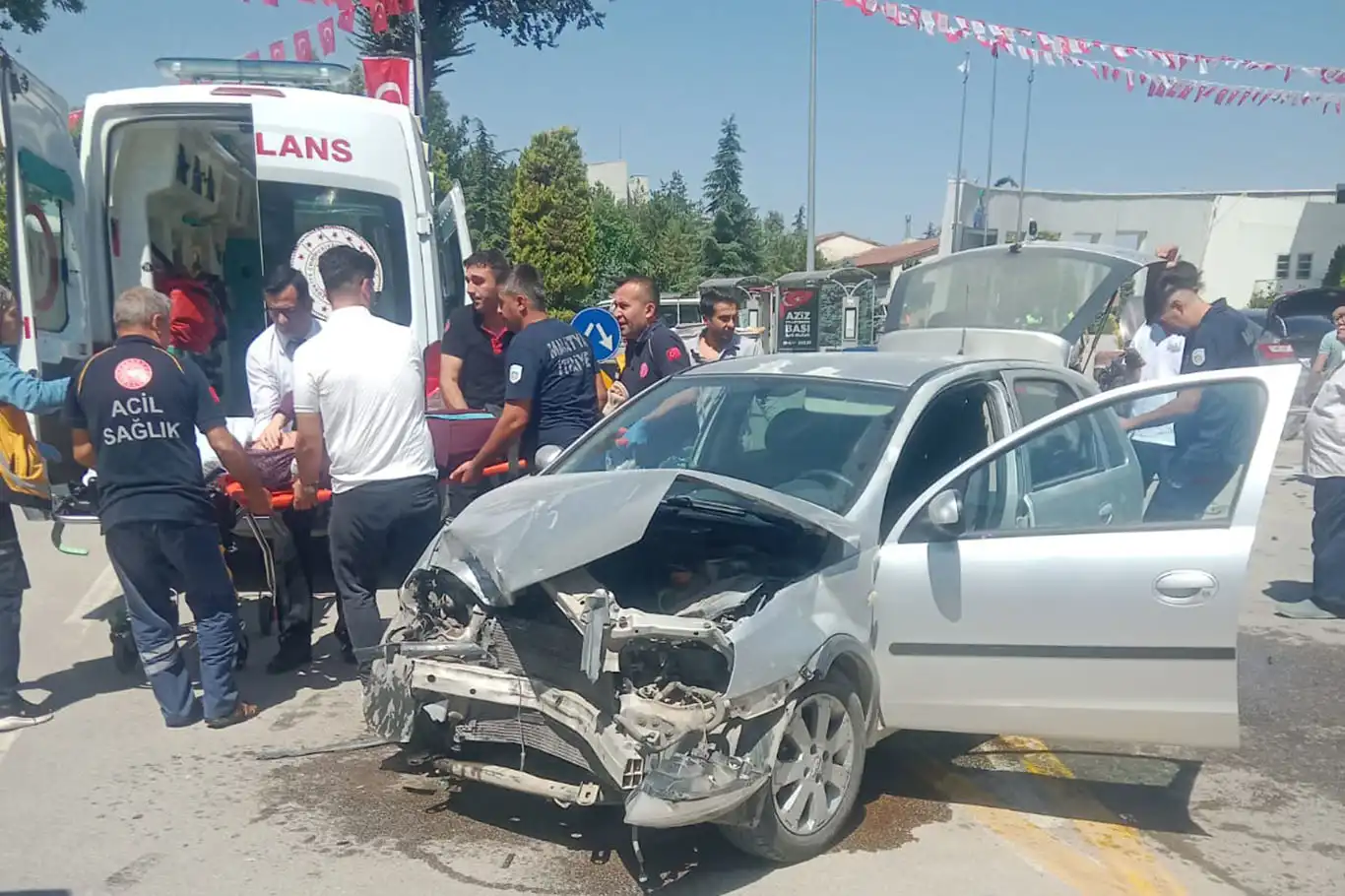 Malatya'da 2 otomobil çarpıştı: 4 yaralı Malatya'da 2 otomobil çarpıştı: 4 yaralı