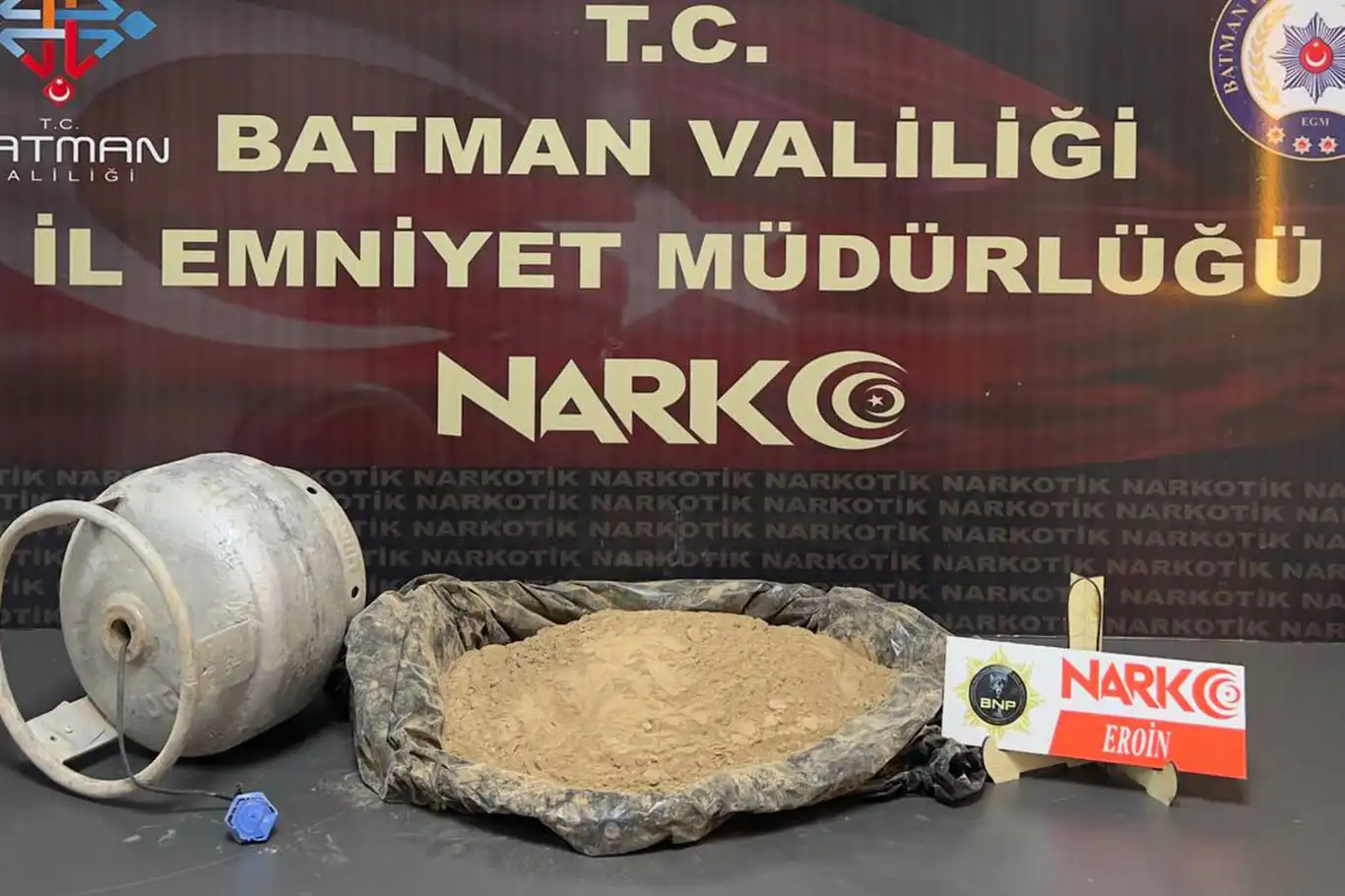 Uyuşturucu operasyonunda 2 kilogramı aşkın eroin ele geçirildi Uyuşturucu operasyonunda 2 kilogramı aşkın eroin ele geçirildi