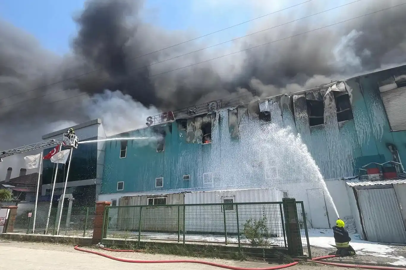Bolu'da fabrika yangını Bolu'da fabrika yangını