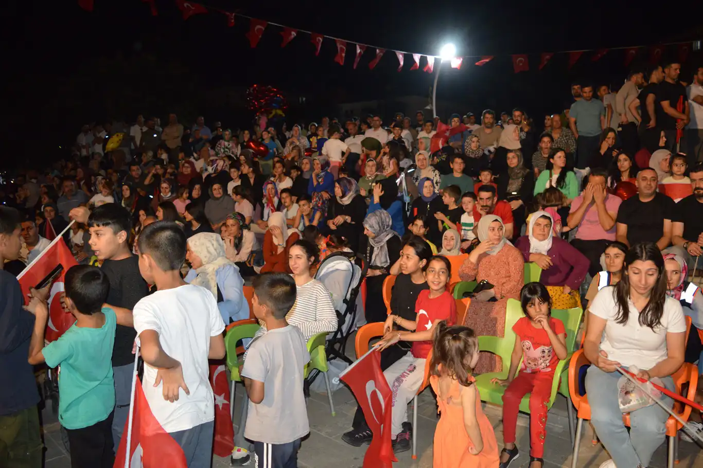 Siirt’te 15 Temmuz’un 9. yılında millet yine meydanlardaydı Siirt’te 15 Temmuz’un 9. yılında millet yine meydanlardaydı
