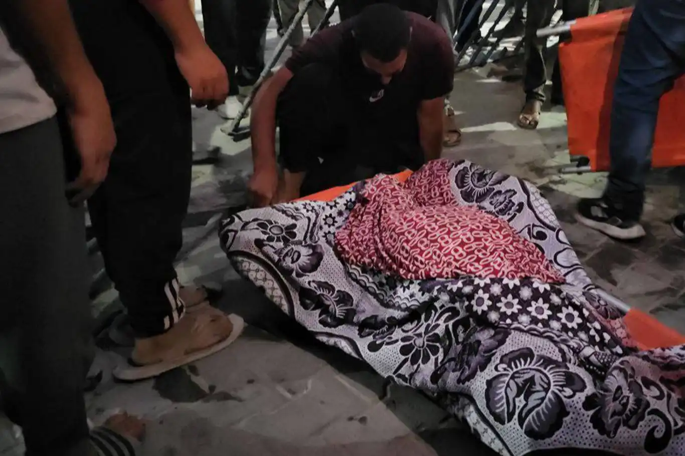İşgalin Gazze’ye bugünkü saldırılarında 70 kişi şehit oldu, çok sayıda yaralı var İşgalin Gazze’ye bugünkü saldırılarında 70 kişi şehit oldu, çok sayıda yaralı var