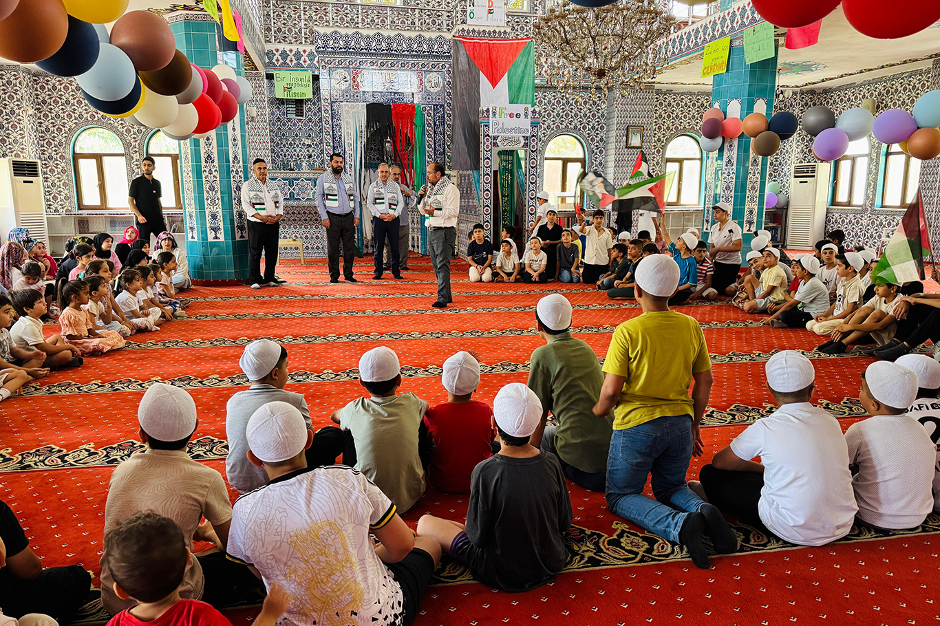 Yaz Kur'an kursunda "Filistin'e Destek" programı düzenlendi Yaz Kur'an kursunda "Filistin'e Destek" programı düzenlendi