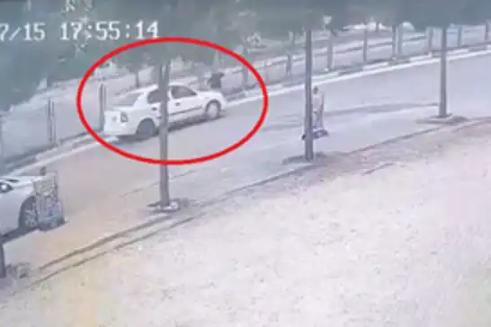 Diyarbakır'da otomobilin yayaya çarpma anı güvenlik kameralarına yansıdı