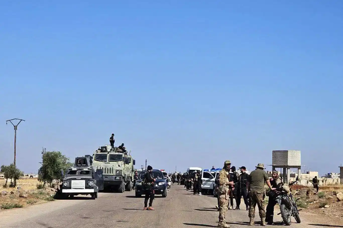 Hêzên hikûmeta Sûrîyê bi temamî ji Suweydayê vekişiyan