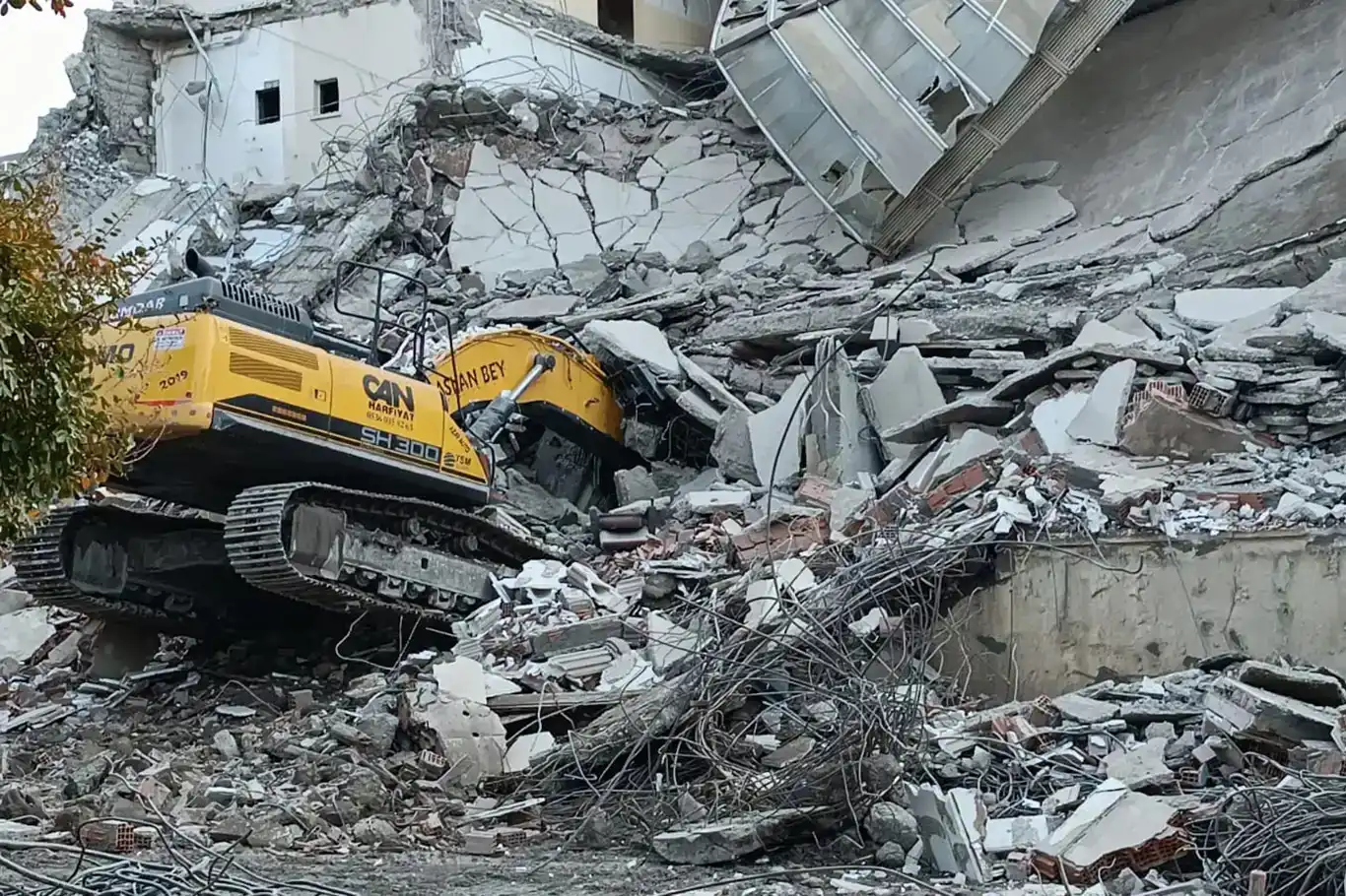 Lebanon under fire: Israeli forces invade Mays al-Jabal, kill families in drone attacks