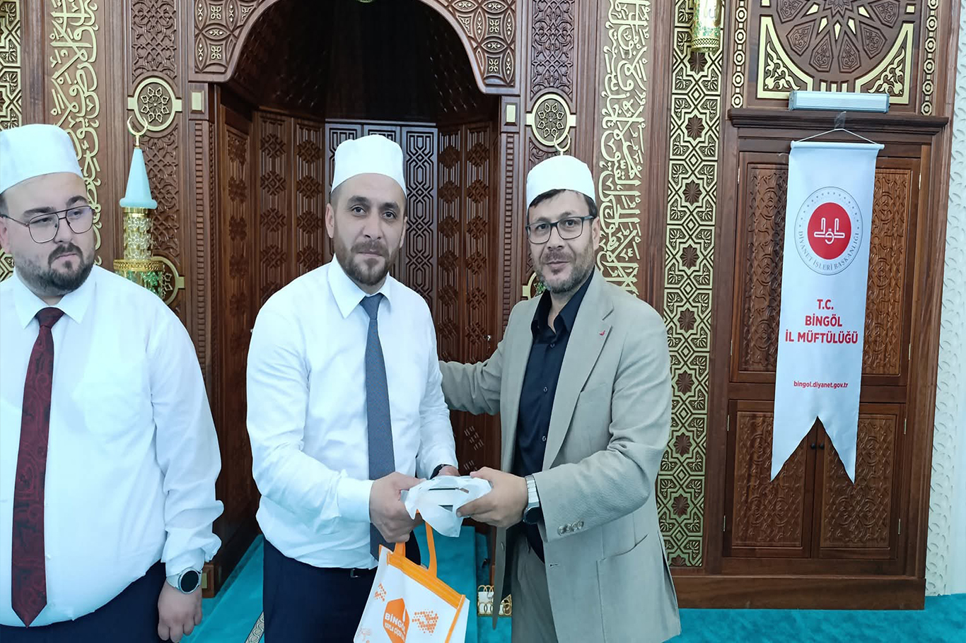 Bingöl'de "Ezanı Güzel Okuma" bölge yarışması düzenlendi Bingöl'de "Ezanı Güzel Okuma" bölge yarışması düzenlendi