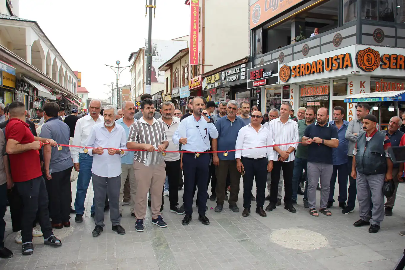 HÜDA PAR Ağrı İl Başkanı Yılmaz: Yüksek işyeri kiraları esnafı canından bezdiriyor HÜDA PAR Ağrı İl Başkanı Yılmaz: Yüksek işyeri kiraları esnafı canından bezdiriyor