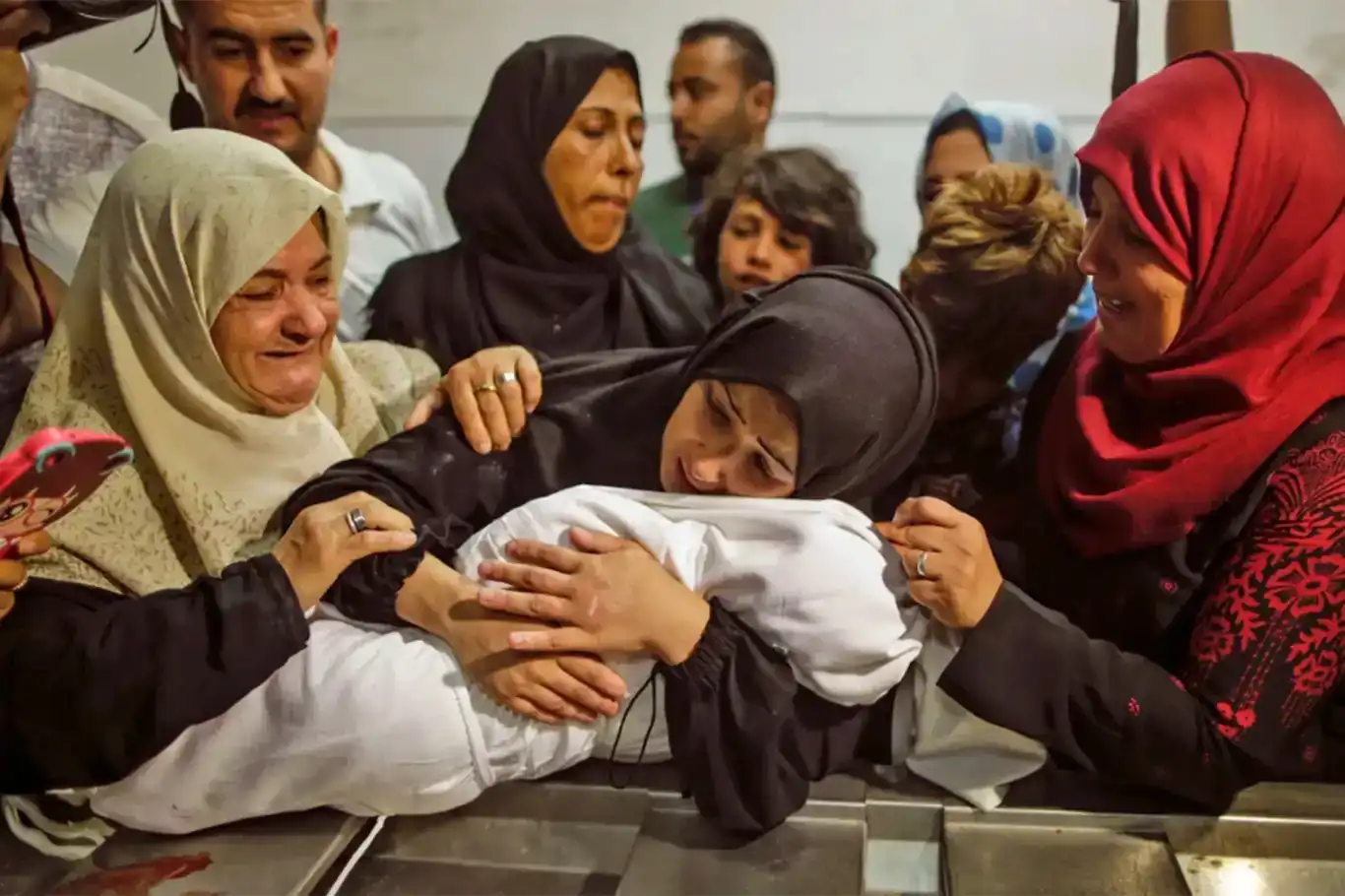 وسط صمت دولي فاضح..طفل فلسطيني آخر يستشهد جوعًا في غزة جراء الحصار الصهيوني