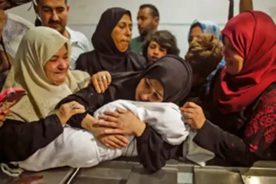 وسط صمت دولي فاضح..طفل فلسطيني آخر يستشهد جوعًا في غزة جراء الحصار الصهيوني