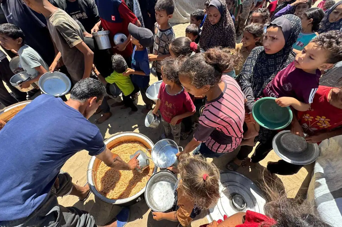 Gazze Hükümeti'nden uluslararası acil çağrı: Abluka derhal kaldırılsın, açlık sona ersin Gazze Hükümeti'nden uluslararası acil çağrı: Abluka derhal kaldırılsın, açlık sona ersin