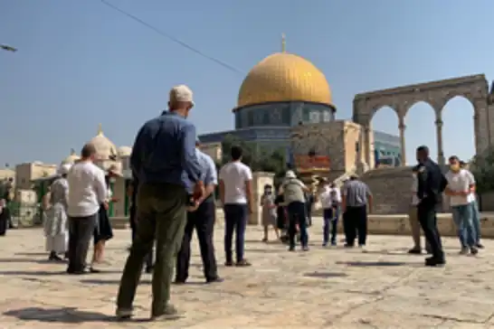 İşgalci siyonistler Mescid-i Aksa'ya saldırdı