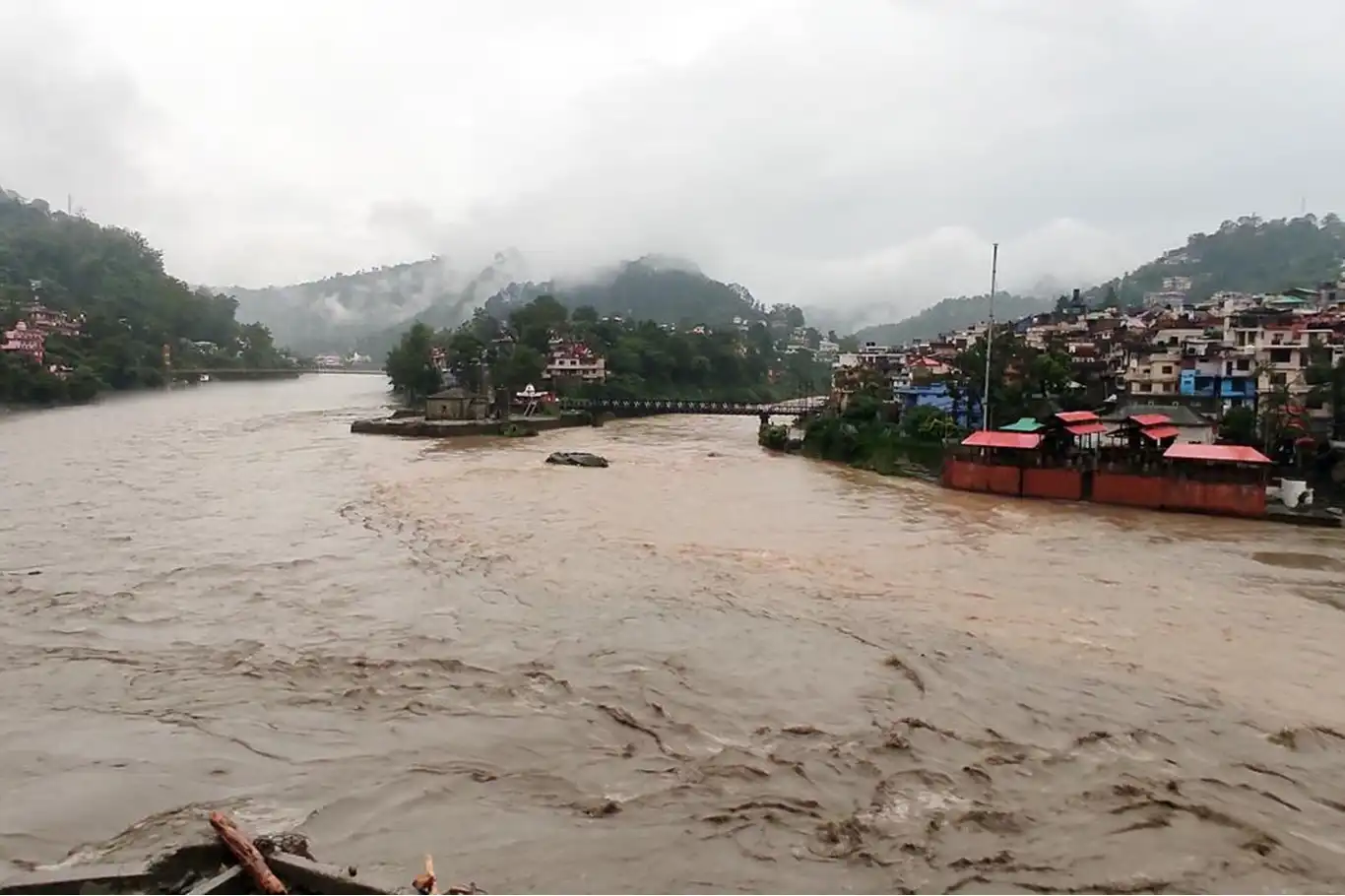 10 dead, 34 missing as cloudbursts, flash floods hit northern India