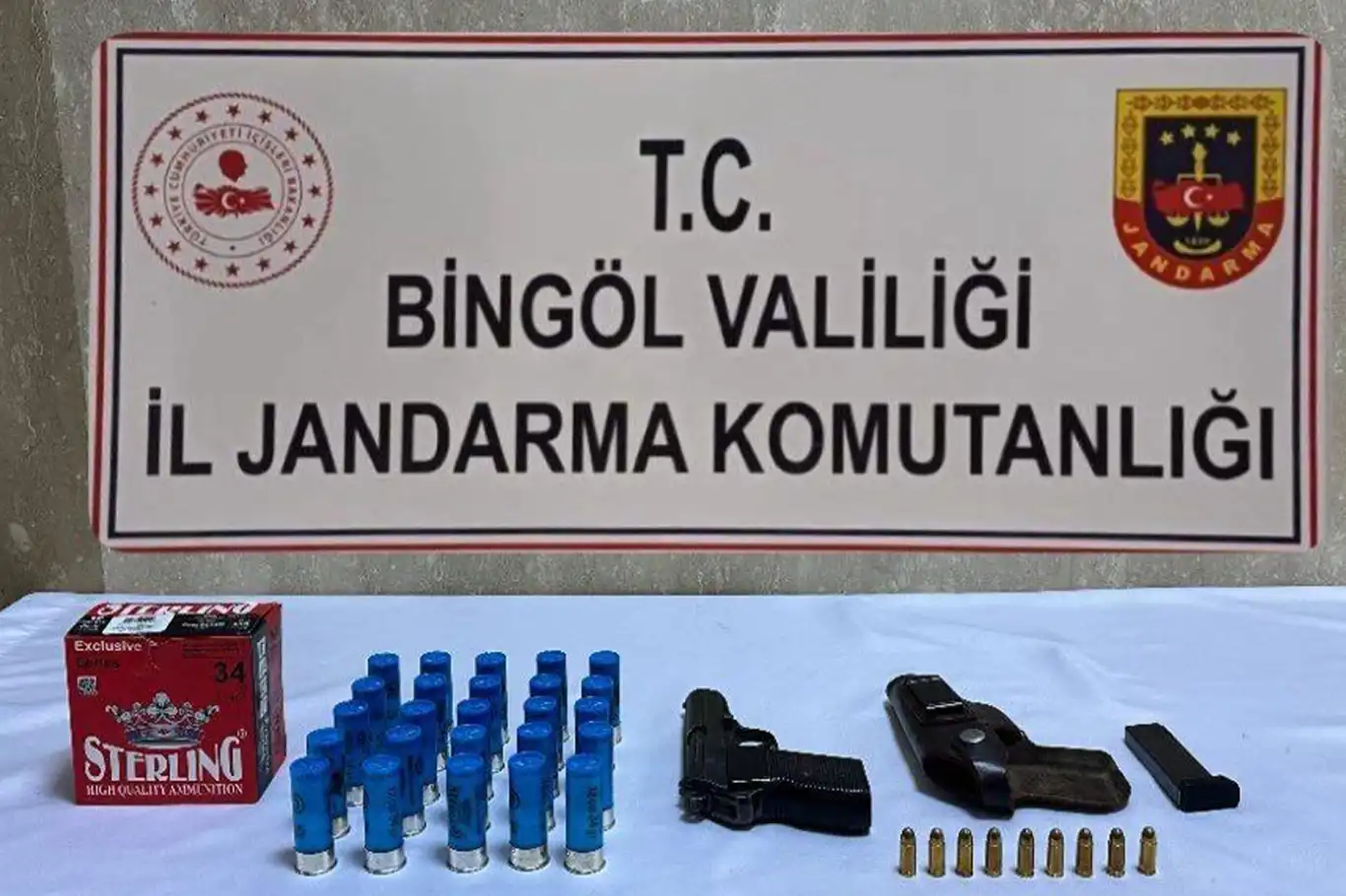 Bingöl'de ruhsatsız silah ele geçirildi Bingöl'de ruhsatsız silah ele geçirildi