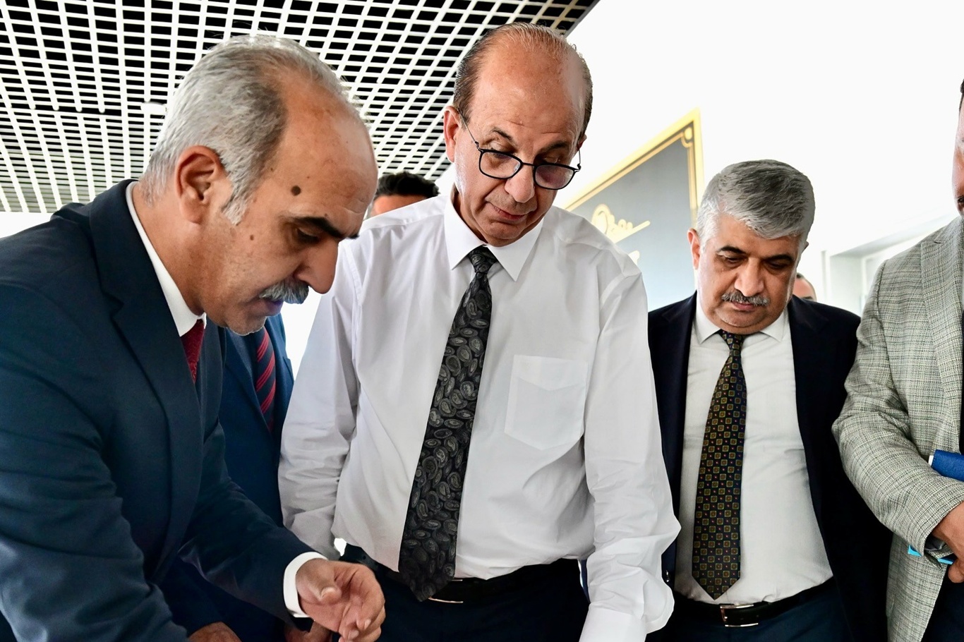 Yeşilyurt Belediye Başkanı Geçit, yeni kütüphanede incelemelerde bulundu Yeşilyurt Belediye Başkanı Geçit, yeni kütüphanede incelemelerde bulundu