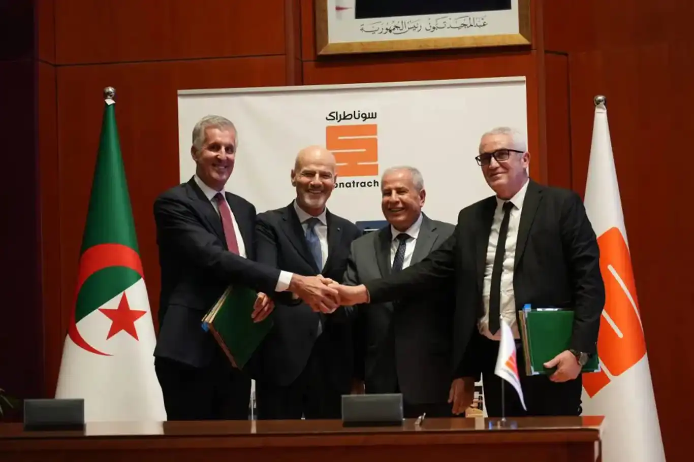 Cezayir'de hidrokarbon anlaşmaları imzalandı: Petrol ve doğal gaz arama çalışmaları başlıyor Cezayir'de hidrokarbon anlaşmaları imzalandı: Petrol ve doğal gaz arama çalışmaları başlıyor