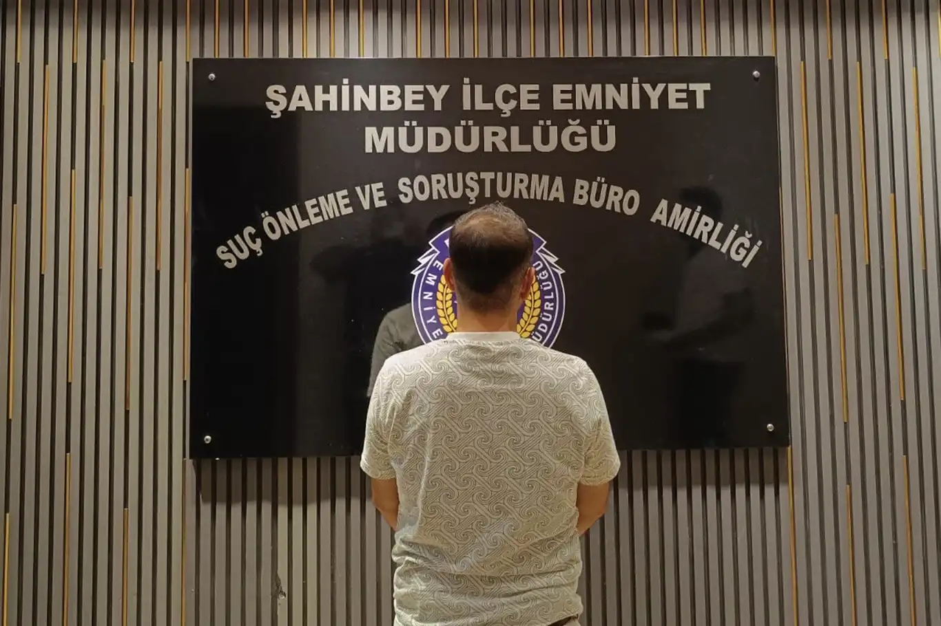 Hırsızlık yapmaktan 17 yıl cezası bulunan şahıs yakalandı Hırsızlık yapmaktan 17 yıl cezası bulunan şahıs yakalandı