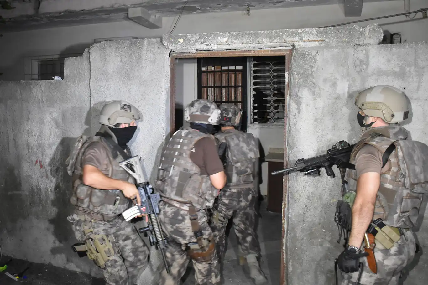 İstanbul'da DAİŞ operasyonu: 6 gözaltı İstanbul'da DAİŞ operasyonu: 6 gözaltı
