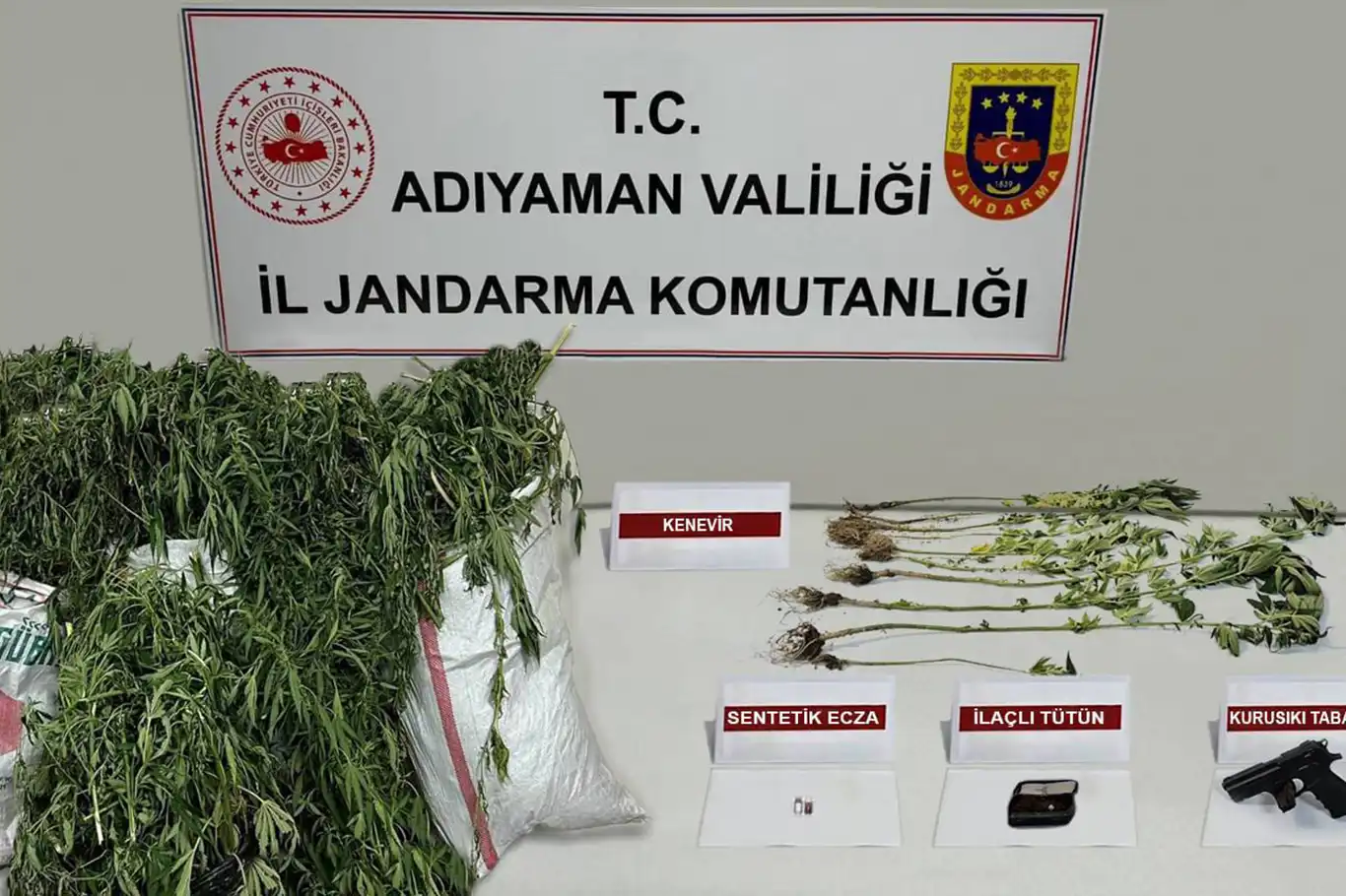 Adıyaman'da uyuşturucu operasyonu: 5 gözaltı Adıyaman'da uyuşturucu operasyonu: 5 gözaltı