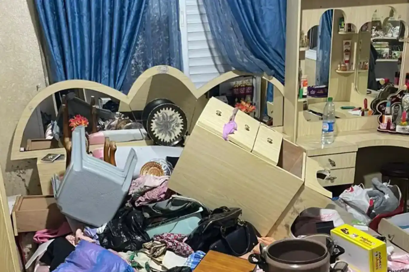 قوات الاحتلال الصهيوني تواصل سرقة وتدمير منازل الفلسطينيين في جنين قوات الاحتلال الصهيوني تواصل سرقة وتدمير منازل الفلسطينيين في جنين