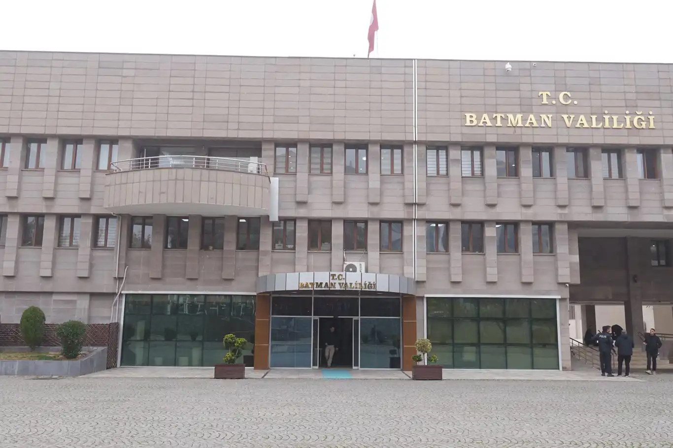 Batman Valiliğinden kuvvetli rüzgâr uyarısı: Vatandaşlar tedbirli olmalı Batman Valiliğinden kuvvetli rüzgâr uyarısı: Vatandaşlar tedbirli olmalı