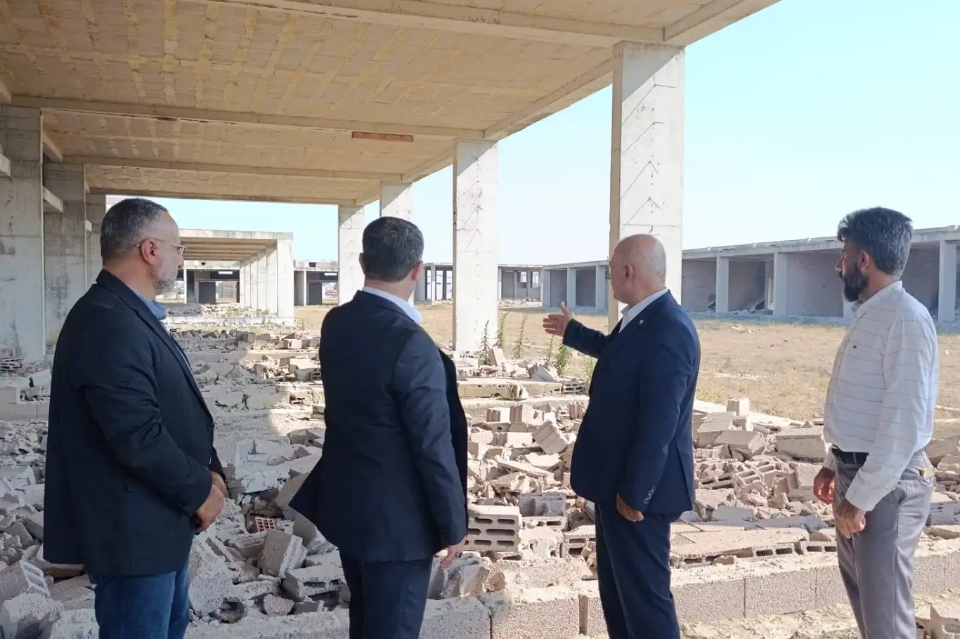 Atıl bırakılan hal kompleksi için HÜDA PAR'dan çağrı Atıl bırakılan hal kompleksi için HÜDA PAR'dan çağrı