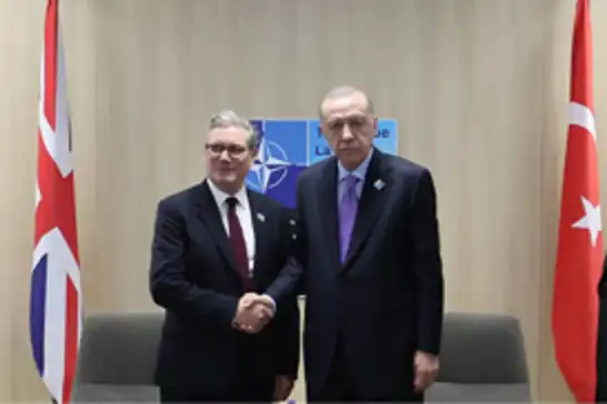 أردوغان ورئيس الوزراء البريطاني ستارمر يبحثان هاتفياً العلاقات الثنائية وقضايا إقليمية ودولية