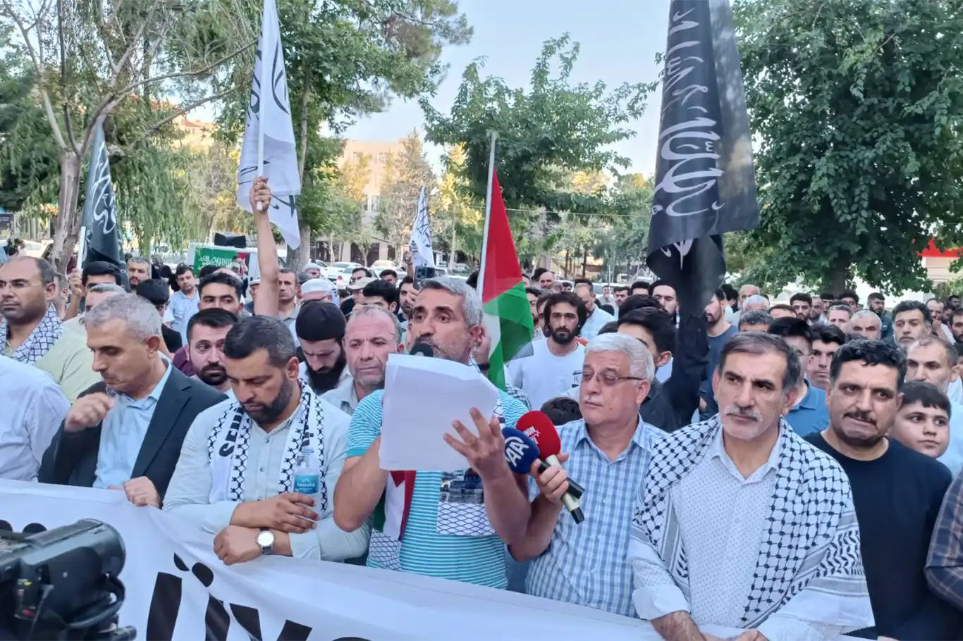 Şanlıurfa’dan Gazze’ye güçlü destek: “Gazze ölüyor, ayağa kalk!” Şanlıurfa’dan Gazze’ye güçlü destek: “Gazze ölüyor, ayağa kalk!”